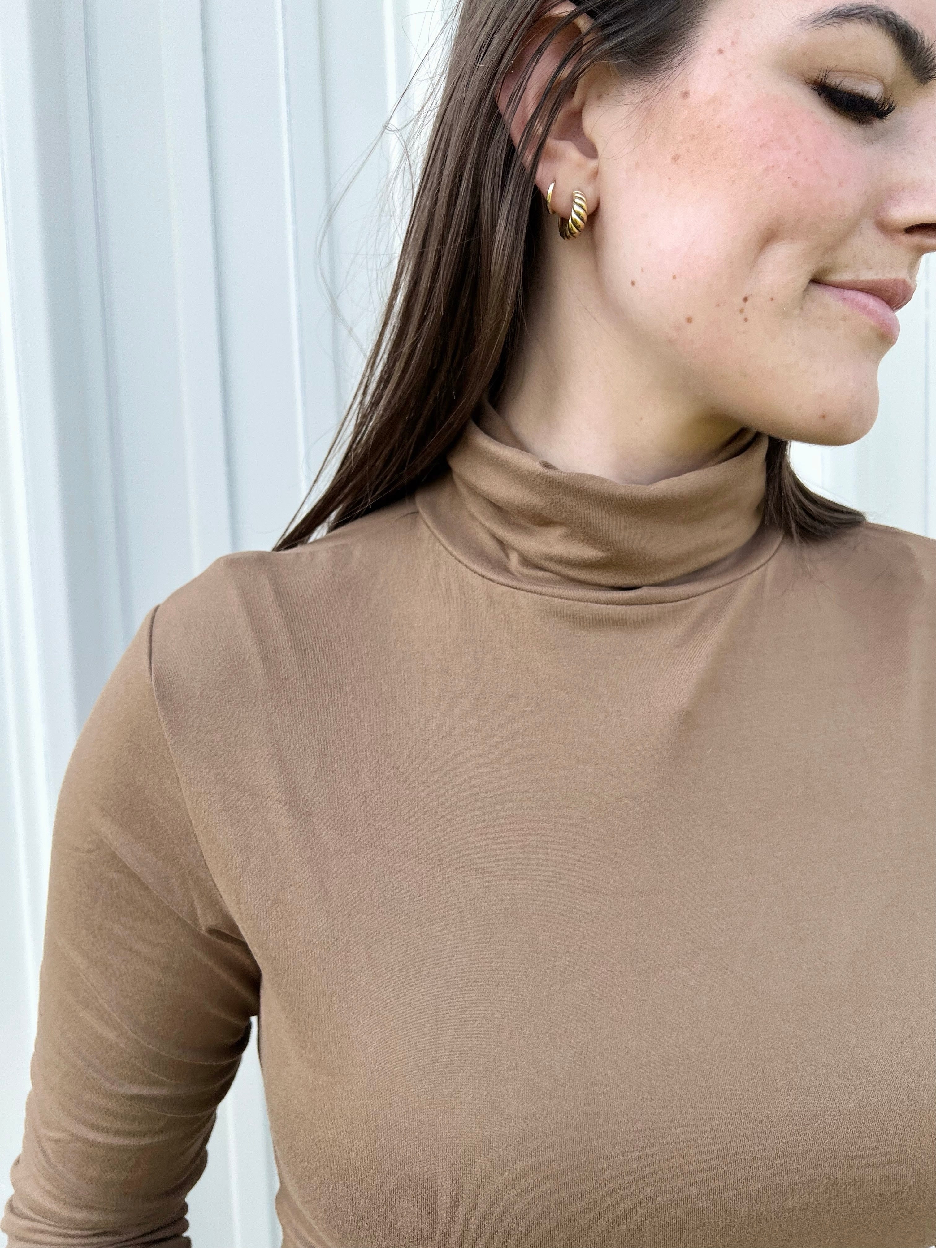 RD Style Sarah Turtleneck - Walnut