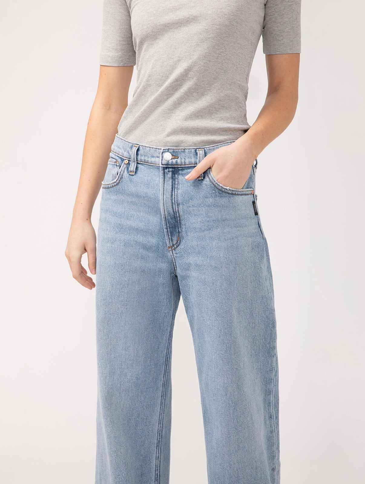 Silver Jeans Highly Desirable Wide Leg - Harmony