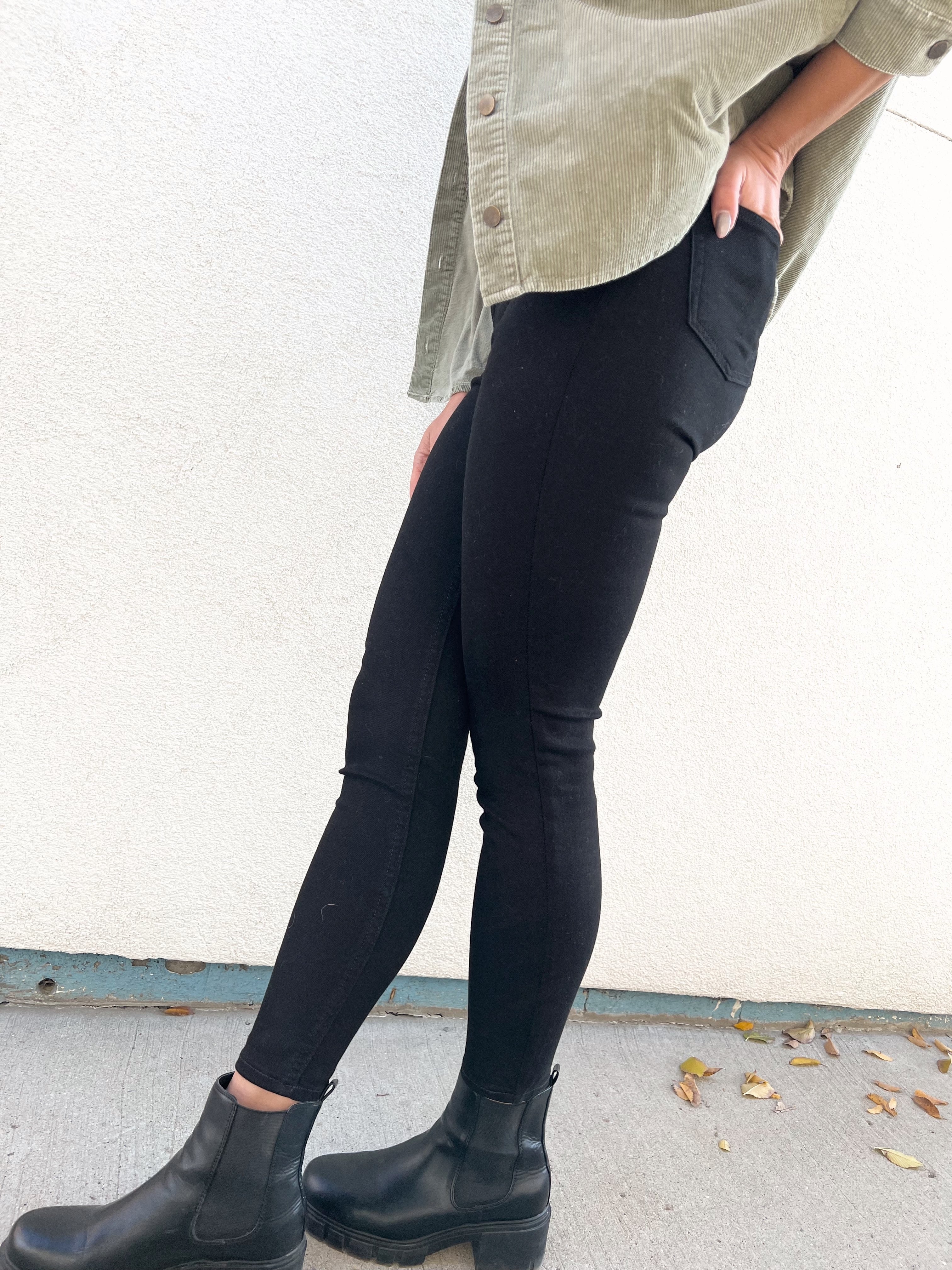 Silver Jeans Infinite Fit High Rise Skinny - Black