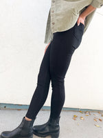 Load image into Gallery viewer, Silver Jeans Infinite Fit High Rise Skinny - Black
