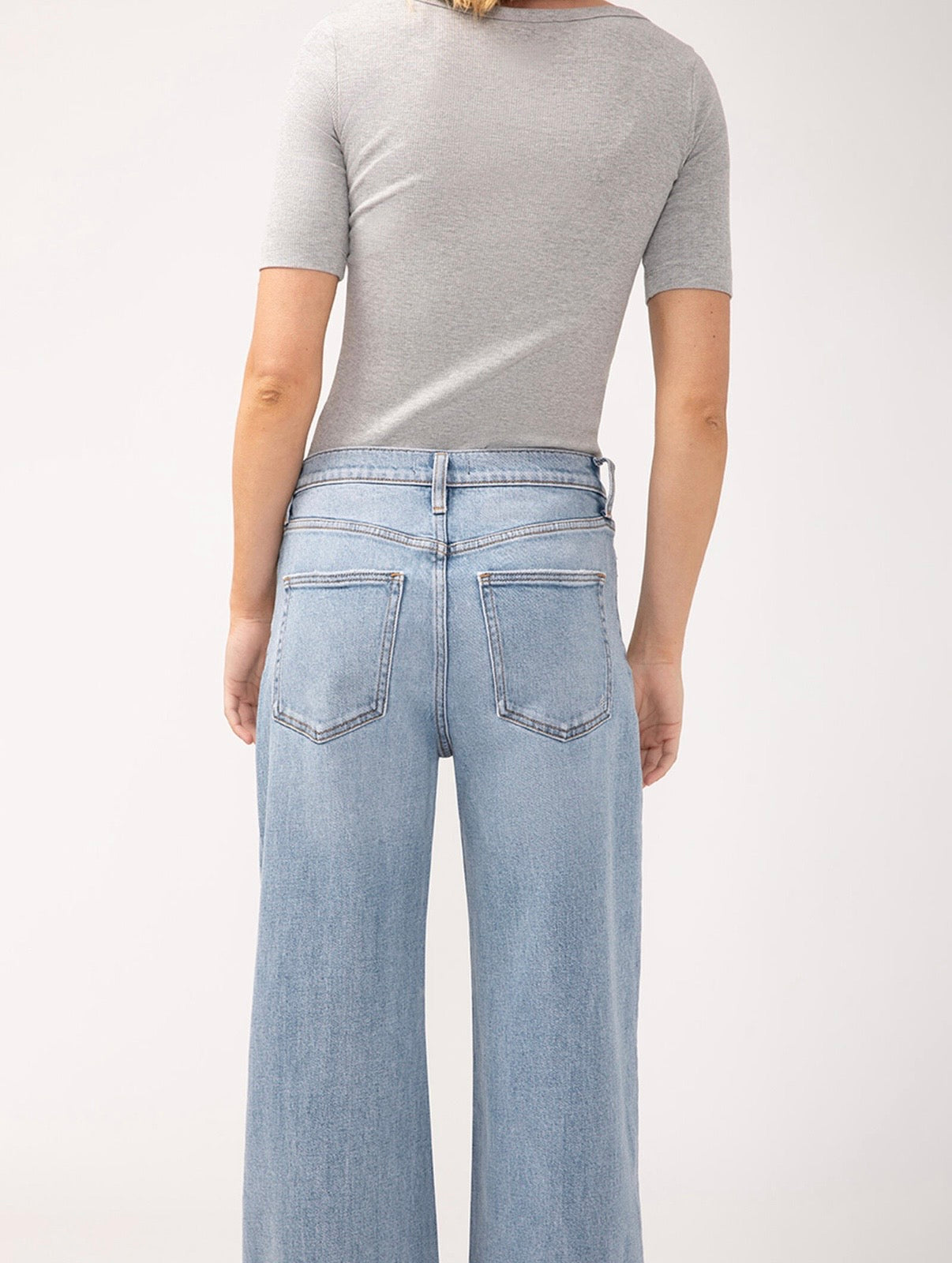 Silver Jeans Highly Desirable Wide Leg - Harmony