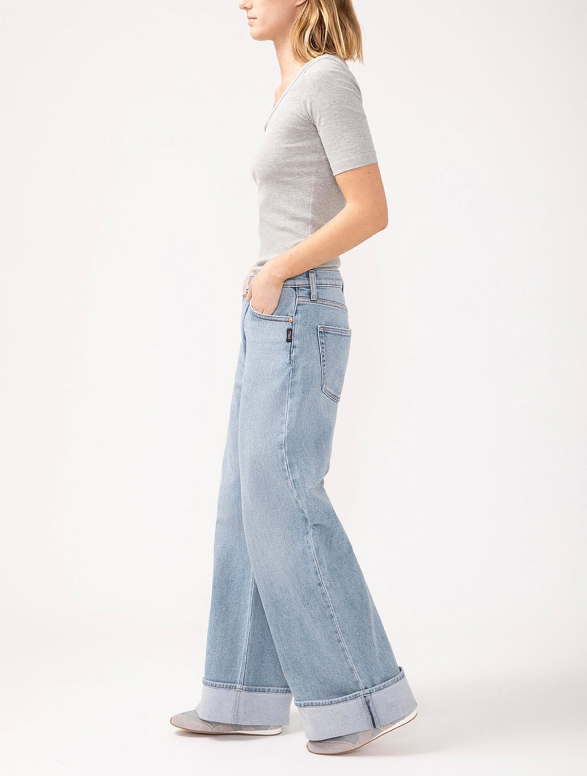 Silver Jeans Highly Desirable Wide Leg - Harmony