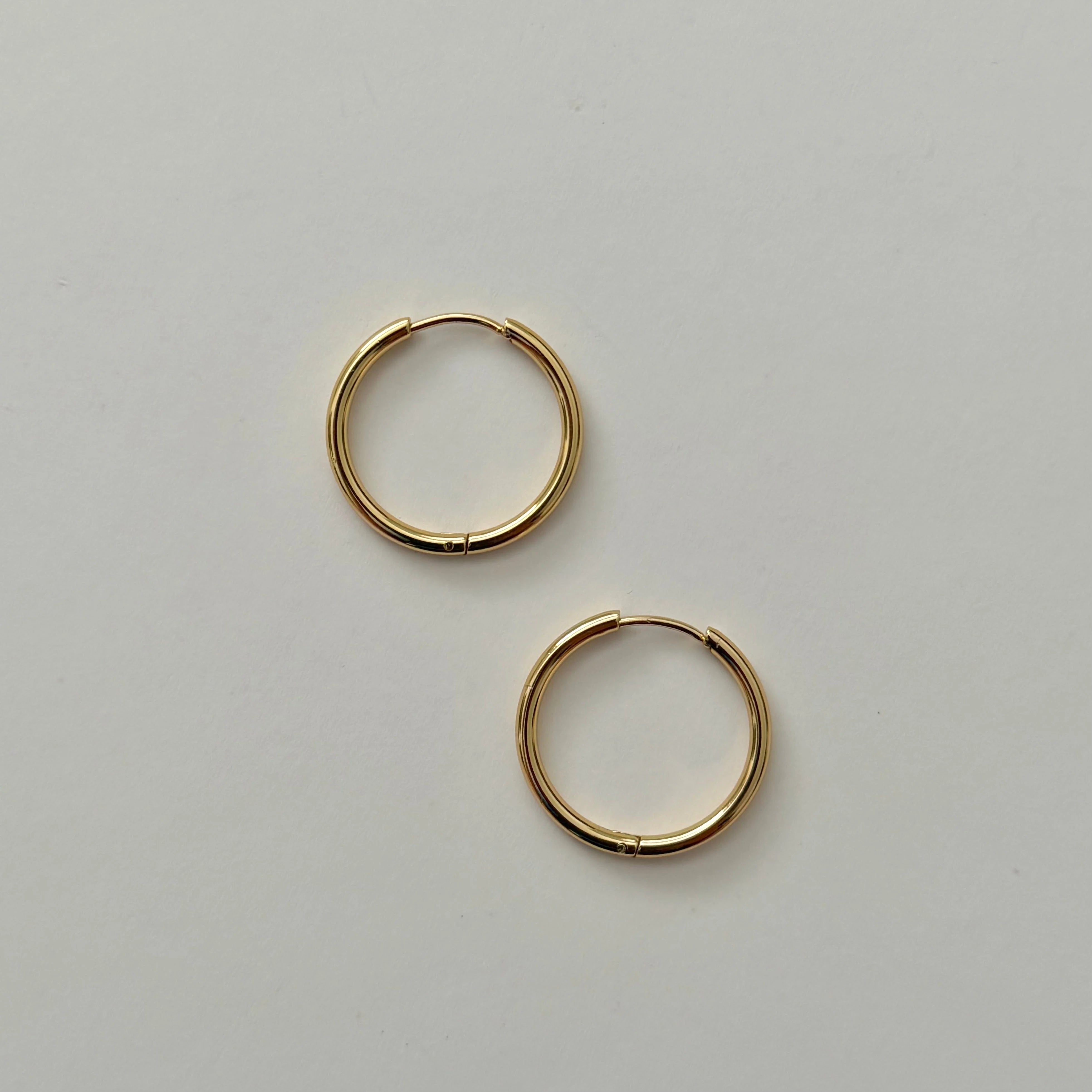 Namaste Jewelry Minimal Hoops 2.0 - Gold