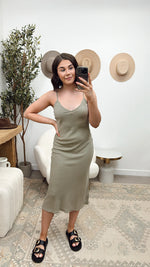 Load image into Gallery viewer, RD Style Layla Linen Blend Midi Dress - Black
