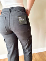 Load image into Gallery viewer, Silver Jeans Cargo Pant - Black
