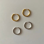 Load image into Gallery viewer, Namaste Jewelry Minimal Hoops 2.0 - Gold

