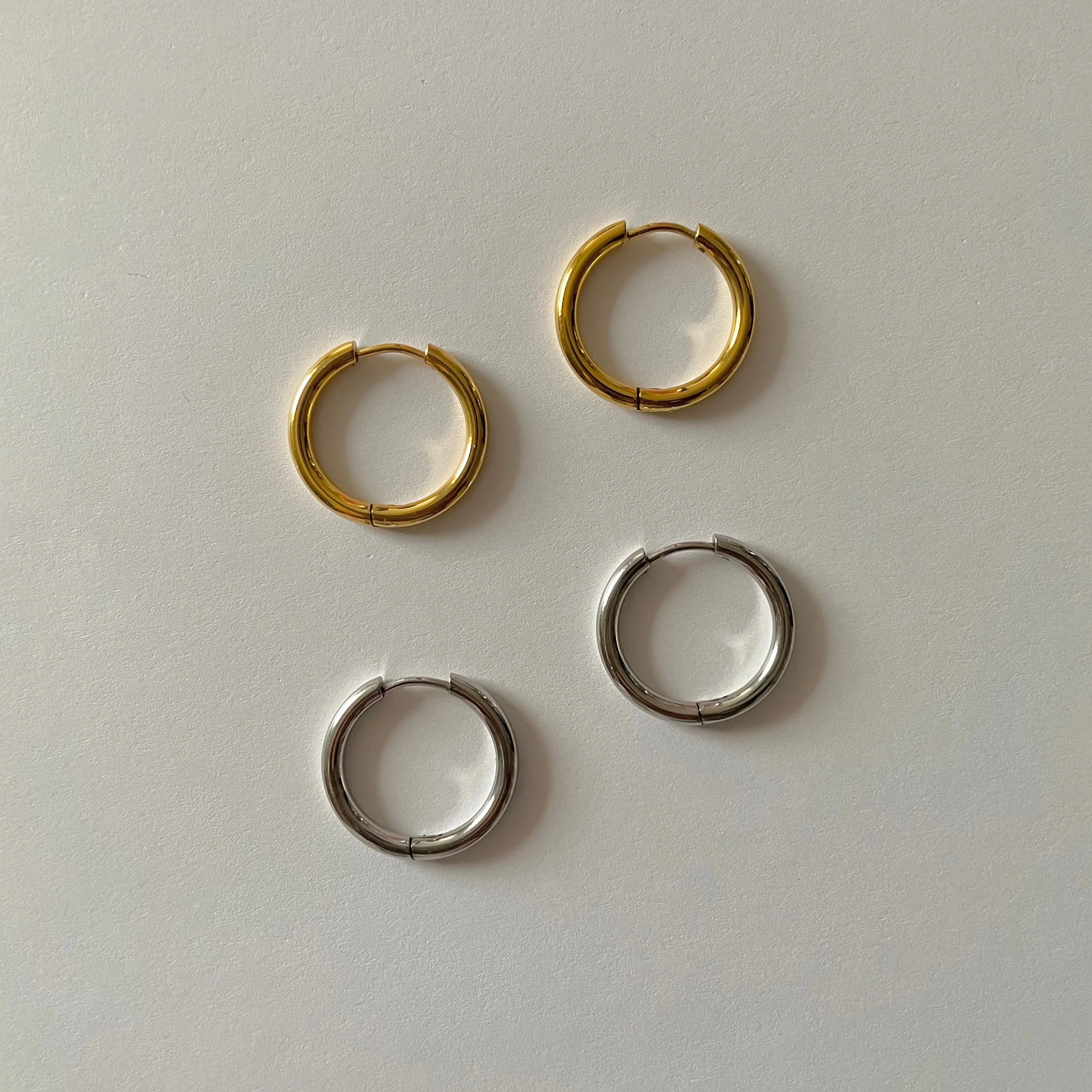 Namaste Jewelry Minimal Hoops 2.0 - Silver