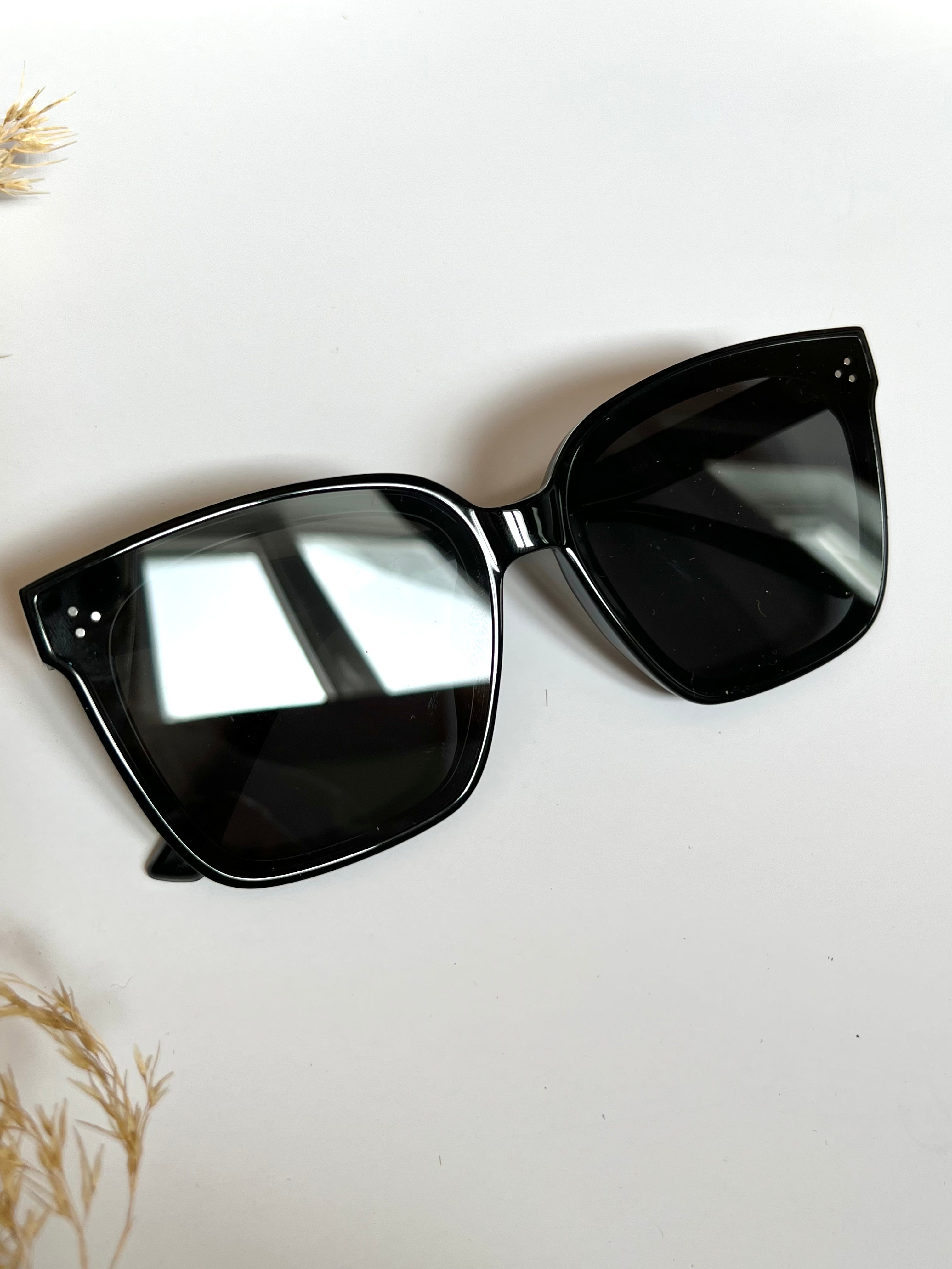 Shady Lady Riley Sunglasses - Black